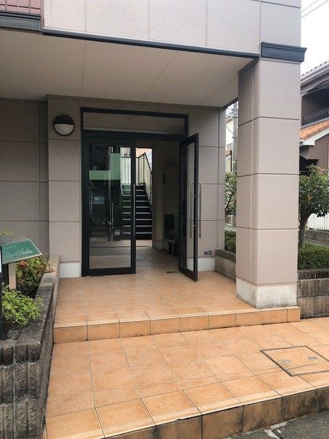 相模原市中央区上溝３丁目の賃貸マンションのエントランス