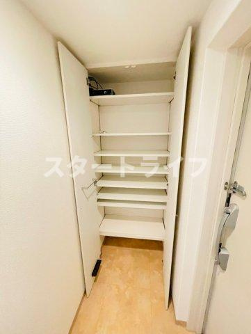 大阪市淀川区東三国４丁目の賃貸マンションの玄関