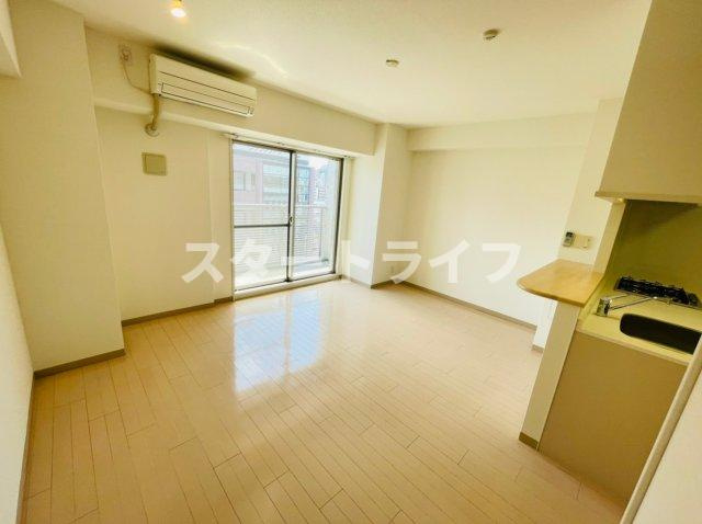 大阪市淀川区東三国４丁目の賃貸マンションの居間・リビング