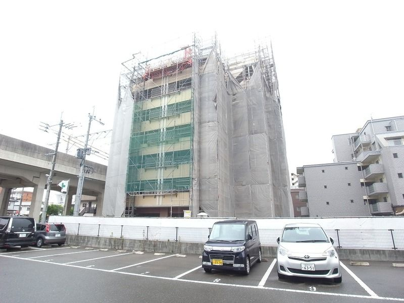 ラファセエスティーロ箱崎駅前