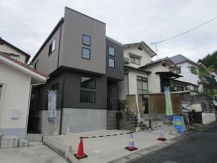 安佐南区伴東1丁目　の前面道路含む現地写真