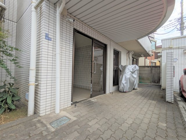 ウインベルソロ朝霞ナンバーワンのエントランス