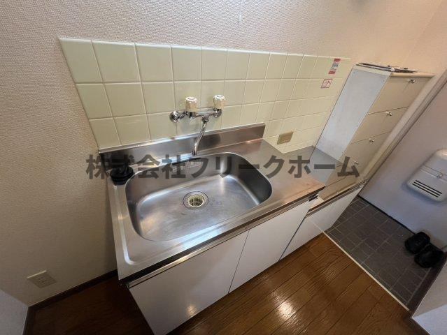 三鷹市井の頭１丁目のアパートのキッチン