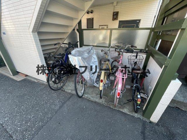 三鷹市井の頭１丁目のアパートの駐車場