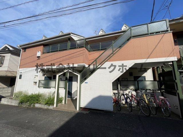 三鷹市井の頭１丁目のアパートのエントランス