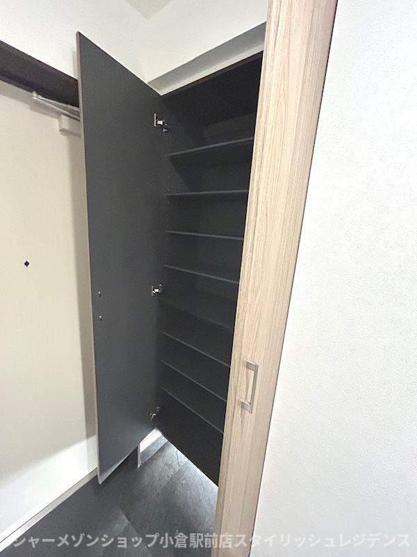 ALiSS堺町のエントランス|☆シューズBOX☆