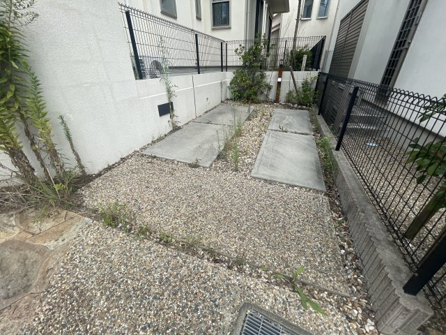 塩屋町６丁目戸建の駐車場