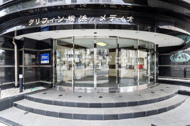 グリフィン横浜・メディオのエントランス