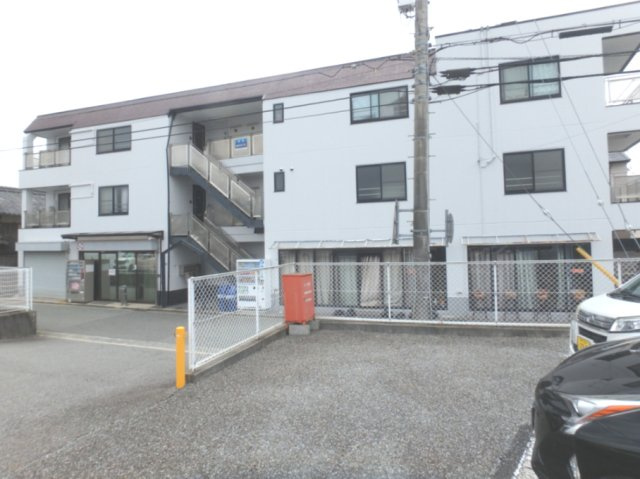 神戸市北区有野中町３丁目のマンションの駐車場
