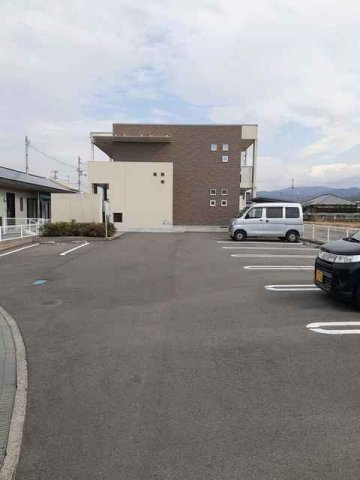 サンリット・ウエストⅡの駐車場