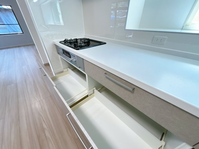 宇部市大字西岐波東片倉　戸建てのキッチン|キッチン下収納です。