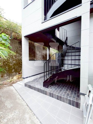 【エントランス】 | TWEED赤羽 | 建物の内部です