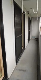横浜市港北区小机町のアパートのバルコニー