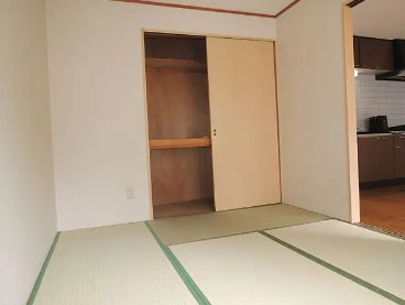 横浜市港北区小机町のアパートの寝室