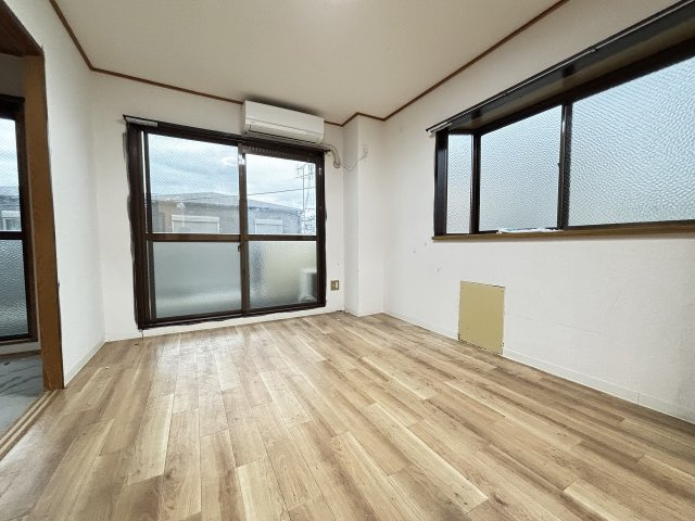 タクティ三津屋の洋室