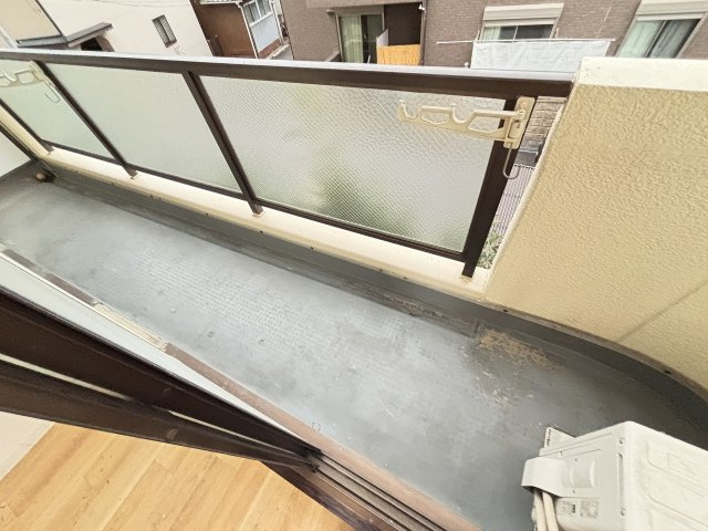 タクティ三津屋のバルコニー