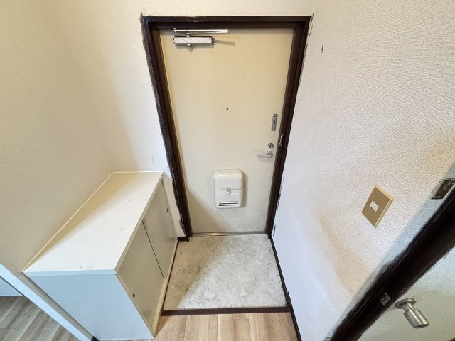 タクティ三津屋の玄関