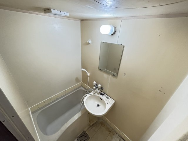タクティ三津屋の浴室