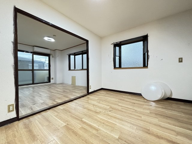 タクティ三津屋の居間・リビング