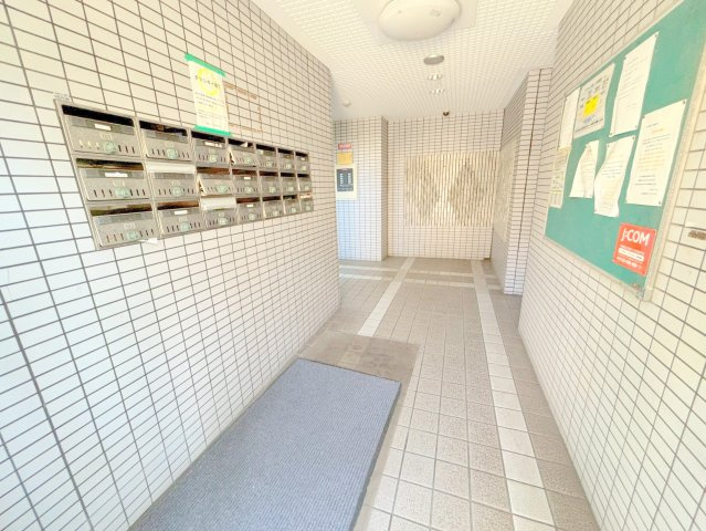 タクティ三津屋のロビー