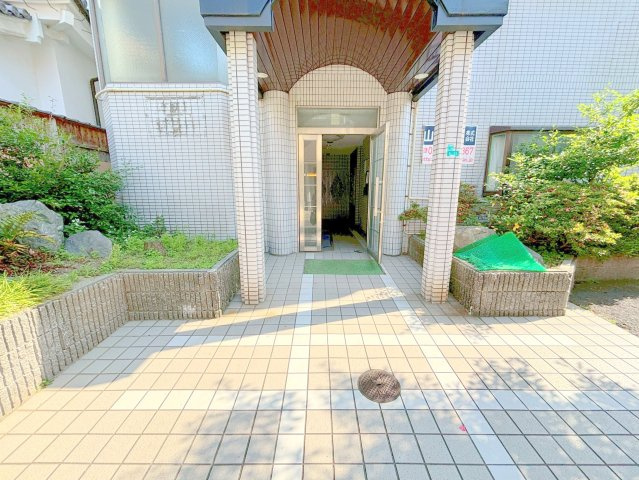 タクティ三津屋のエントランス
