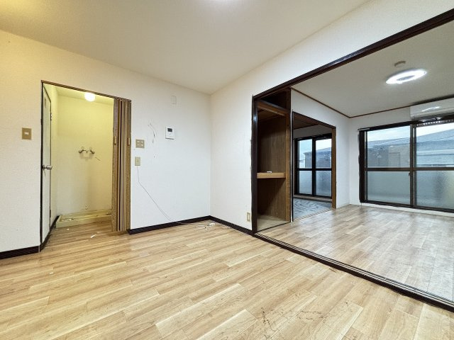 タクティ三津屋の居間・リビング