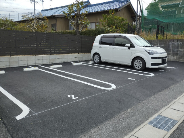 Maisonette　FugaⅡの駐車場