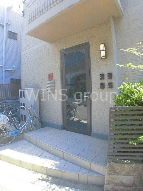 世田谷区砧６丁目の賃貸マンションのエントランス