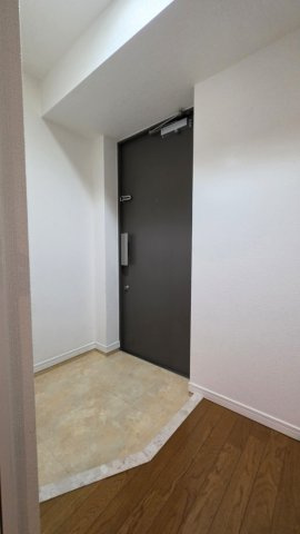 スカイコート神田弐番館の玄関