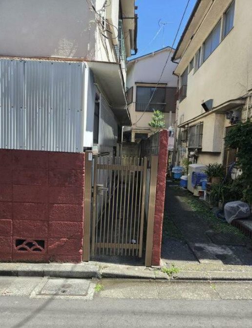 斉藤荘のエントランス