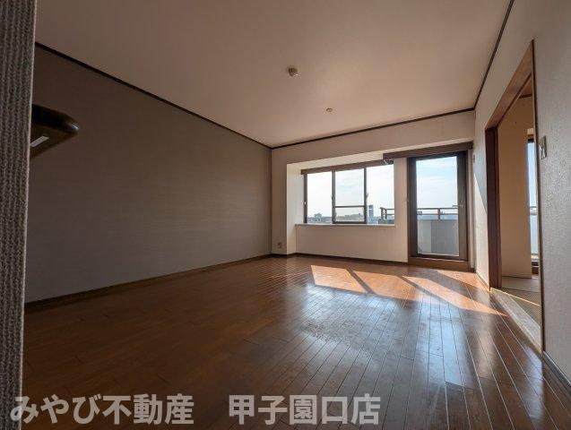 ドルチェ甲子園の居間・リビング