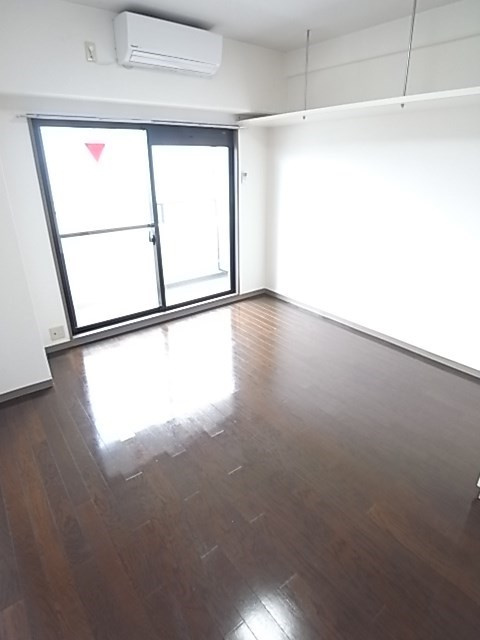 尼崎市南塚口町２丁目の賃貸マンションの居間・リビング