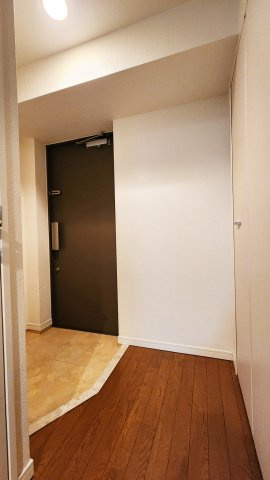 スカイコート神田弐番館の玄関