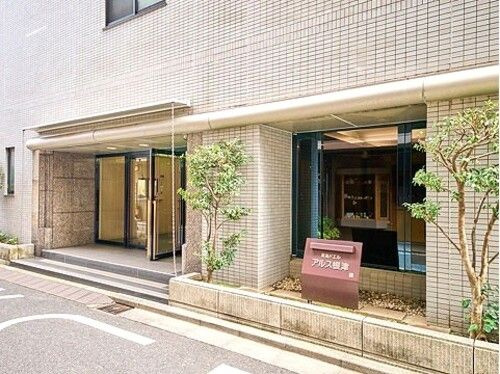 東急ドエル・アルス根津のエントランス|建物の内部です
