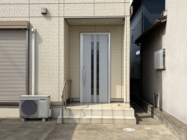 姫路市大津区新町１丁目の中古一戸建の玄関