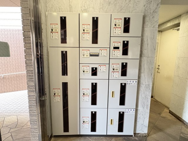 ジェネラスマンション高峰のその他共用部分|宅配ボックス完備！不在時でも荷物を受け取れる、忙しいご家庭にも嬉しい設備です♪