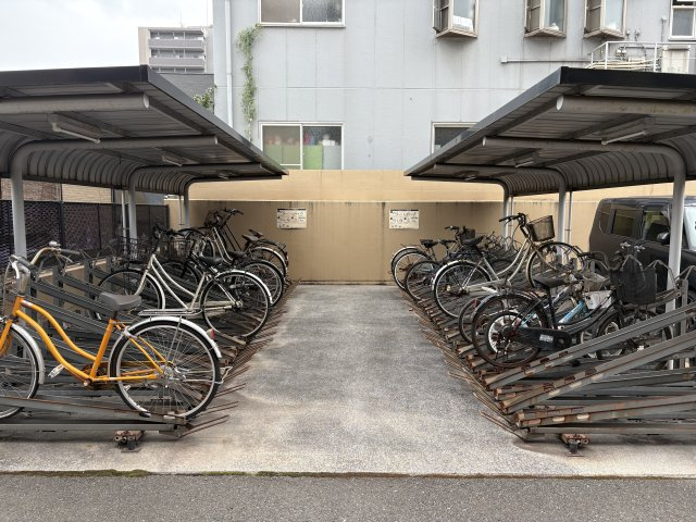 ジェネラスマンション高峰のその他共用部分|駐輪場を完備！自転車での通勤・通学やお買い物にも便利です♪