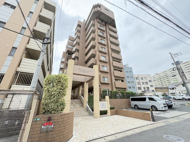ジェネラスマンション高峰の外観|落ち着いた印象の外観！周囲の街並みに馴染む、シンプルで飽きのこないデザインです♪