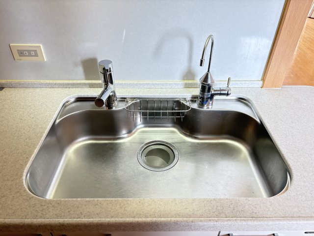 ジェネラスマンション高峰のキッチン|使い勝手の良い水栓を完備！毎日の料理や洗い物にも活躍します♪