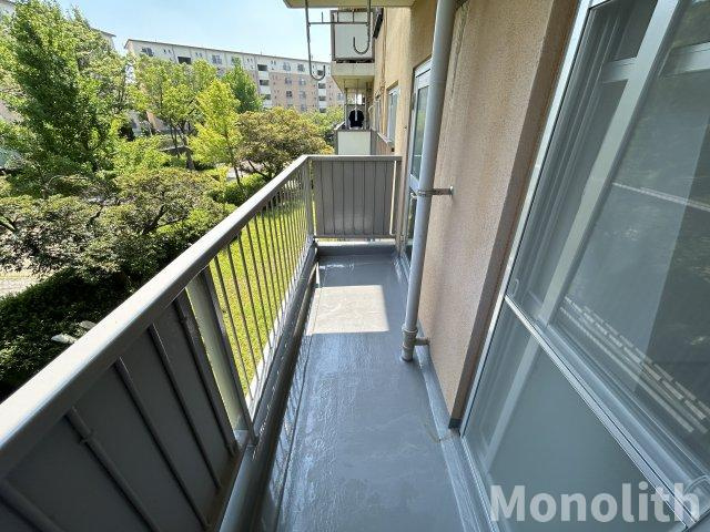 鶴山台13号棟のバルコニー
