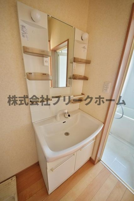 小金井市前原町４丁目のテラスの洗面所