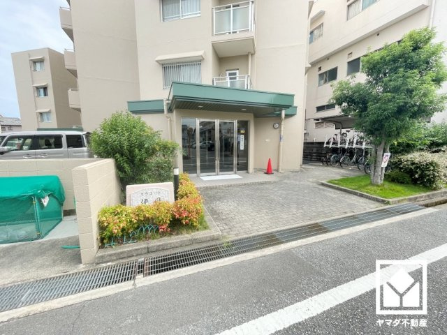 リラコート伊丹のエントランス