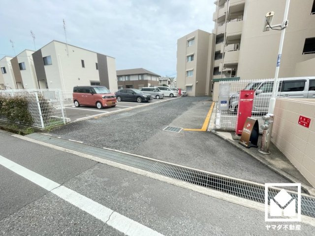 リラコート伊丹の駐車場