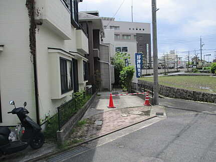 佐伯区城山１丁目の前面道路含む現地写真