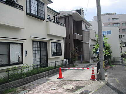 佐伯区城山１丁目の前面道路含む現地写真