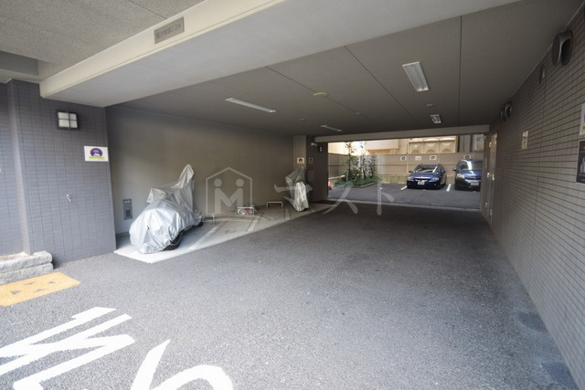 クレストフォルム大阪天満橋の駐車場