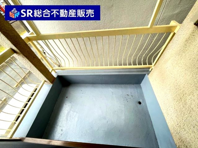 松原2丁目中古戸建のバルコニー|3Fバルコニーは陽当たり良好で洗濯物が乾きやすいです！
