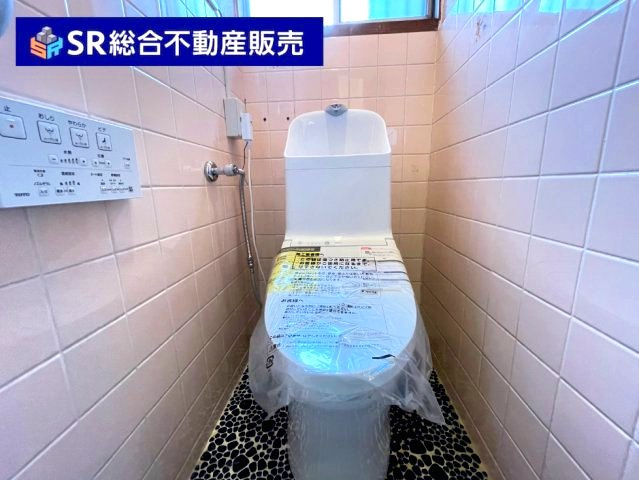 松原2丁目中古戸建のトイレ|トイレも新調済！温水洗浄便座もございます♪