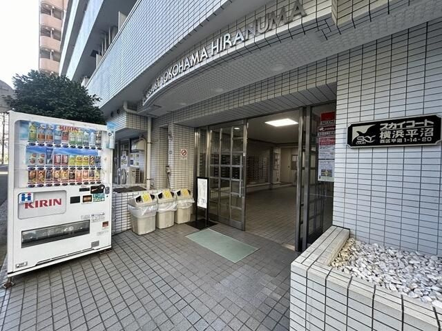 横浜市西区平沼１丁目の賃貸マンションのエントランス
