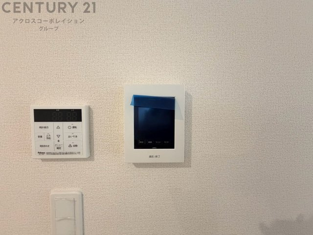 訪問者が来たときにテレビ画面で確認できるため、安心してドアを開けられます。録画機能があるものもあり、留守中に来訪者を記録しておくことができます。利便性が高く、セキュリティ面でも安心です。